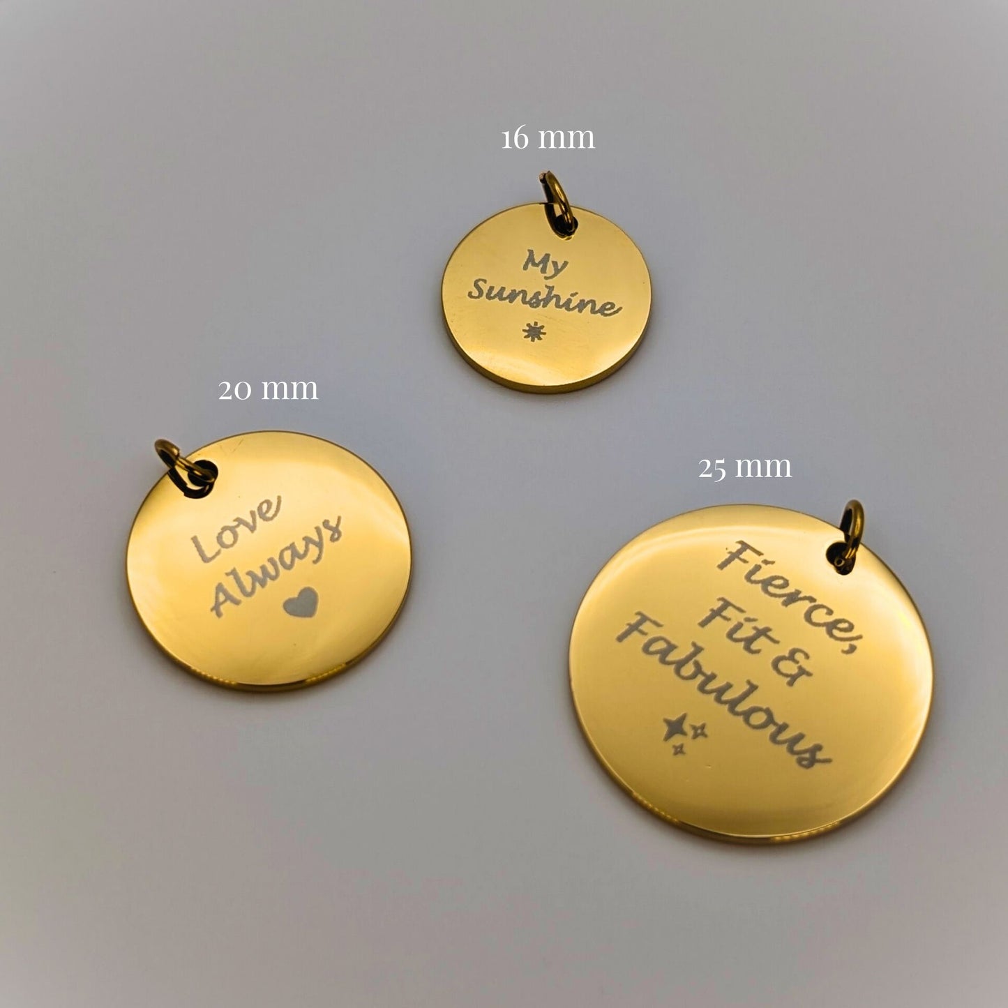 Collier Gravé 16 mm – Chaîne au choix