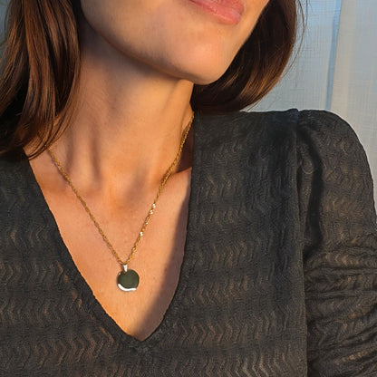 Collier Gravé 16 mm – Chaîne au choix