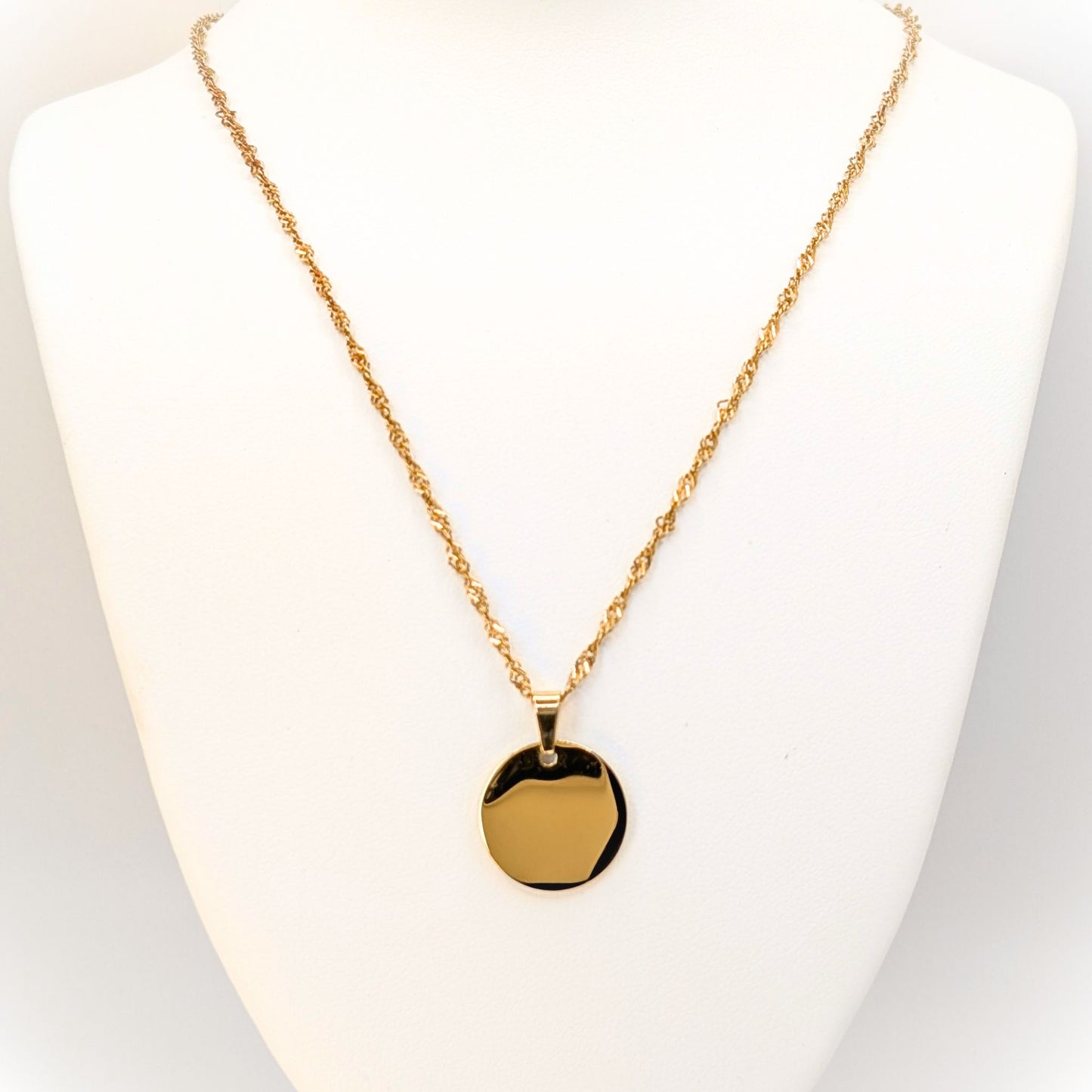 Collier Gravé 16 mm – Chaîne au choix